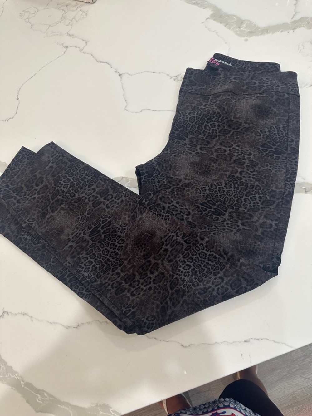Peck & Peck Charcoal Leopard-Print Leggings